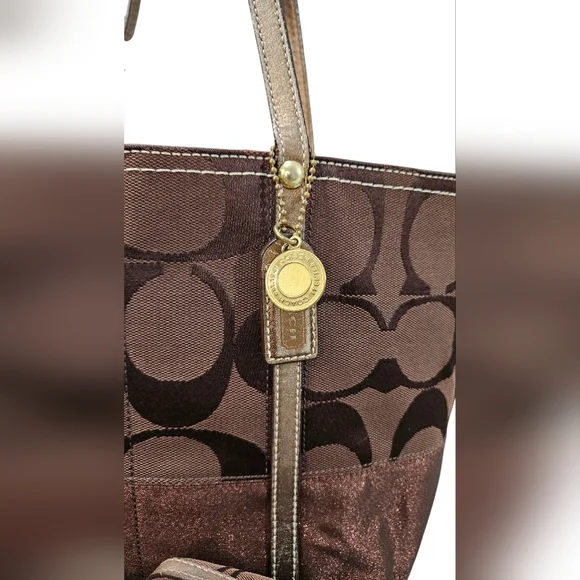 Coach Legacy 2007 - 4 Piece Set - Tote, Wallet, Makeup Bag & Scarf - Picture 3 of 14